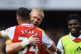 Thắng đậm Tottenham, Arsenal giữ vững ngôi đầu Ngoại hạng Anh