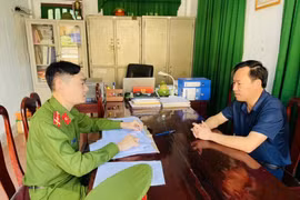 Khởi tố cựu công chức địa chính chiếm đoạt tiền làm bìa đỏ của dân