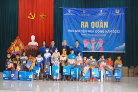 “VinaPhone kết nối yêu thương - Đông ấm cho em” tại Kim Bôi, Hòa Bình