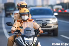 Hình ảnh Cảnh sát giao thông sử dụng máy quay tuần tra liên tục trên Vành đai 3