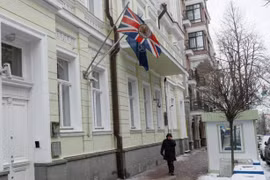 Anh chuyển đại sứ quán ra khỏi Kiev, kêu gọi công dân rời Ukraine