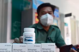 Giá thuốc điều trị Covid-19 trôi nổi hết “nhảy múa”?