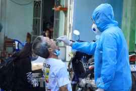 Từ ngày 21/2, giá xét nghiệm COVID-19 giảm mạnh, test nhanh còn 78 nghìn đồng