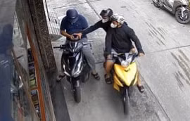 Hãi hùng cảnh nhóm cướp giật điện thoại, xịt hơi cay nạn nhân ở TP. HCM
