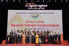 Agribank ủng hộ 2 tỷ đồng Quỹ “Vì người nghèo” và an sinh xã hội TP. Hà Nội