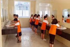 TP. HCM: Yêu cầu tăng cường đảm bảo chất lượng nhà vệ sinh ở trường học