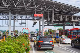 Bộ Tài chính đề xuất giảm phí sử dụng đường bộ