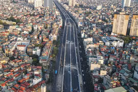 Người dân mong chờ ngày thông xe tuyến đường Vành đai 2, đoạn Vĩnh Tuy – Ngã Tư Sở