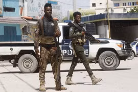 Phiến quân al-Shabab tấn công khách sạn nổi tiếng ở Thủ đô Somalia