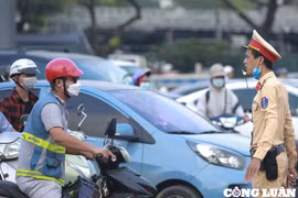 Hà Nội: Ùn ứ giao thông hướng Châu Văn Liêm - Lê Quang Đạo ngày đầu thí điểm phân luồng