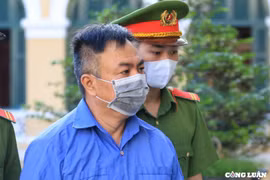 'Làm xiếc' trong đấu thầu, cựu Giám đốc Bệnh viện Mắt TP. HCM hầu toà