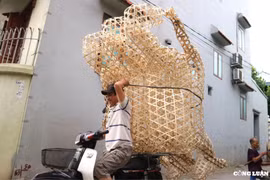 “Đại công xưởng” sản xuất vàng mã tất bật mùa Vu Lan