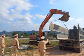 Quảng Bình tăng cường xử lý xe quá khổ, quá tải, cơi nơi thành thùng