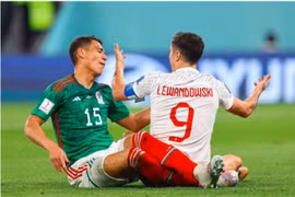 Lewandowski sút hỏng phạt đền, Ba Lan đánh rơi điểm đáng tiếc