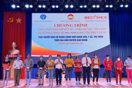 Phát động Chương trình Tặng sổ BHXH, thẻ BHYT cho người có hoàn cảnh khó khăn năm 2022