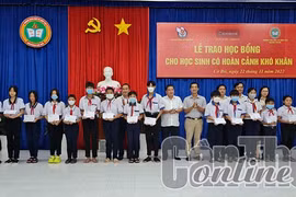 Hội Nhà báo TP Cần Thơ đồng hành cùng học sinh nghèo vượt khó