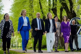 Nhóm G7 tuyên bố viện trợ nhiều vũ khí hơn cho Ukraine