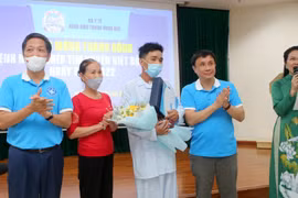 Trưởng Ban Kinh tế Trung ương thăm hỏi bệnh nhân được "ghép tim xuyên Việt"