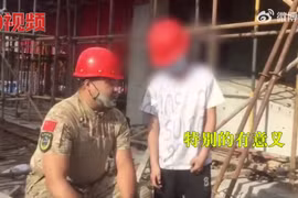 Cô giáo Trung Quốc đưa học sinh xem công việc vất vả của mẹ để giáo dục