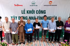Báo Tiền Phong khởi công xây dựng nhà tình nghĩa và trao học bổng học sinh nghèo