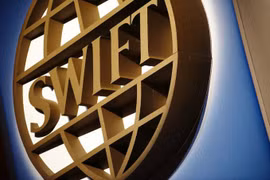 SWIFT là gì và tại sao nó có thể là 'vũ khí' mà Nga lo ngại nhất?