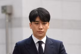 Seungri nhận mọi tội danh, tòa giảm án xuống 1 năm 6 tháng tù