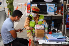 Xin bỏ qua lỗi bất thành, tài xế chây ì không chịu rời khỏi trạm cân