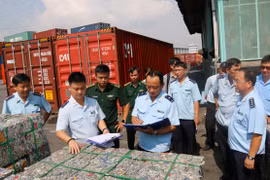 Bắt giam nguyên cán bộ Công an kinh tế TP. HCM về tội buôn lậu
