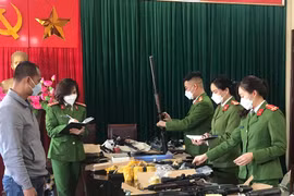 Thu giữ hơn 10 nghìn viên đạn chì và hàng nghìn linh kiện súng hơi khí nén