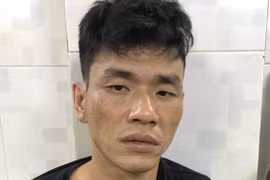 Thanh niên nghi dương tính ma túy, dùng gậy đánh cảnh sát ở TP. HCM