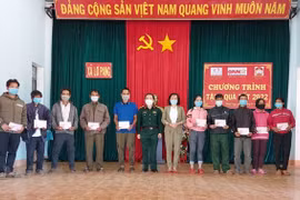 Trung tâm Phát thanh Truyền hình Quân đội trao quà Tết cho người nghèo tỉnh Gia Lai