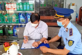 Đóng cửa găm hàng, nhiều cửa hàng xăng dầu bị tước giấy phép
