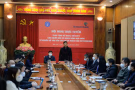 Trao tặng hơn 12 nghìn sổ BHXH, thẻ BHYT cho người dân có hoàn cảnh khó khăn
