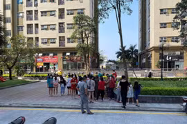 Hà Nội: Một học sinh lớp 8 rơi từ tầng cao xuống tử vong