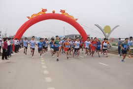 Giải việt dã Báo Thanh Hóa thu hút hơn 400 vận động viên, học sinh sinh viên