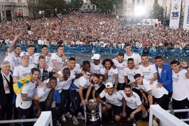HLV Ancelotti đi vào lịch sử bóng đá châu Âu