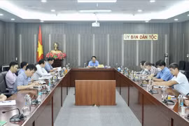 Bộ trưởng, Chủ nhiệm Hầu A Lềnh nghe báo cáo tiến độ, kết quả xây dựng một số Thông tư của UBDT