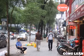 Phố người Nhật lấy lại "phong độ", nhộn nhịp khách nước ngoài