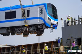 Thêm hai đoàn tàu Metro số 1 Bến Thành - Suối Tiên về TP.HCM