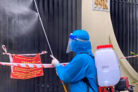 Hà Nội: F0 tăng cao, dịch vụ phun khử khuẩn nhà “đội giá”