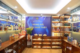Cận cảnh phòng trưng bày hàng thật - hàng giả, nhiều mặt hàng giả tinh vi khó nhận biết