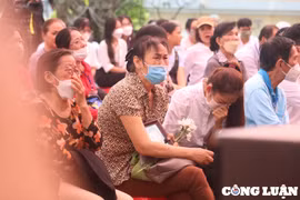 Vụ 'dì ghẻ' hành hạ bé 8 tuổi đến tử vong: Xử công khai, người dân khóc nấc nghe cáo trạng