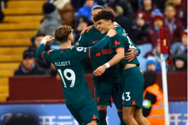 Đánh bại Aston Villa, Liverpool áp sát Man Utd trên BXH Ngoại hạng Anh