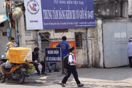 Tạm đình chỉ hoạt động 2 trung tâm đăng kiểm ở TP HCM
