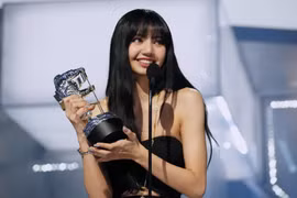 Lisa - từ con ghẻ thành idol nổi tiếng nhất Kpop