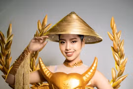 Ngô Ngọc Gia Hân mang Quốc phục “Hạt vàng” của NTK Nhật Thực đến Ấn Độ
