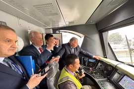 Chủ tịch Thượng viện Pháp thăm tuyến đường sắt đô thị đoạn Nhổn - ga Hà Nội