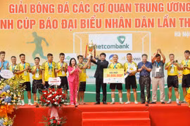 Bế mạc Giải bóng đá các cơ quan Trung ương mở rộng tranh Cúp Báo Đại biểu Nhân dân