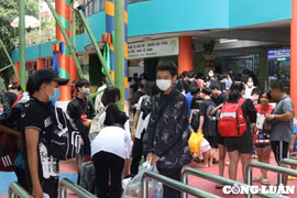 Ngày Quốc tế thiếu nhi 1/6: Công viên Đầm Sen đông nghẹt, Dinh Độc Lập lác đác người