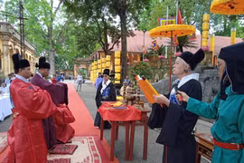 Tái hiện nghi lễ ban quạt cung đình tại Hoàng thành Thăng Long